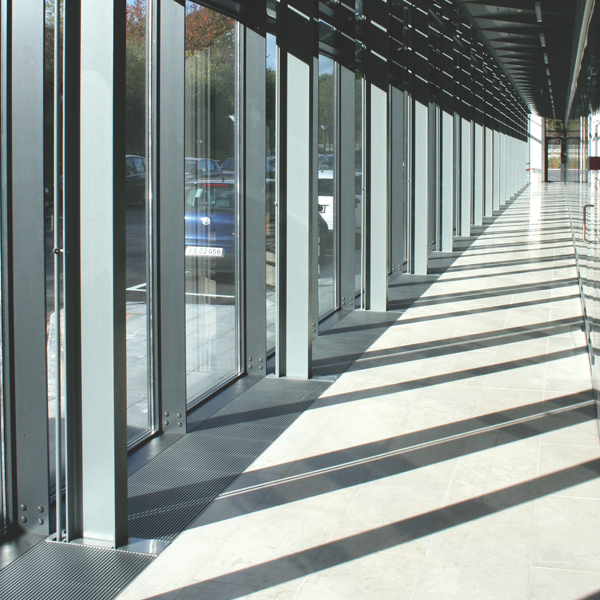 Zdjęcie 11 - Grzejnik dekoracyjny JAGA Mini Canal - ramka typu L 3300X110 655W