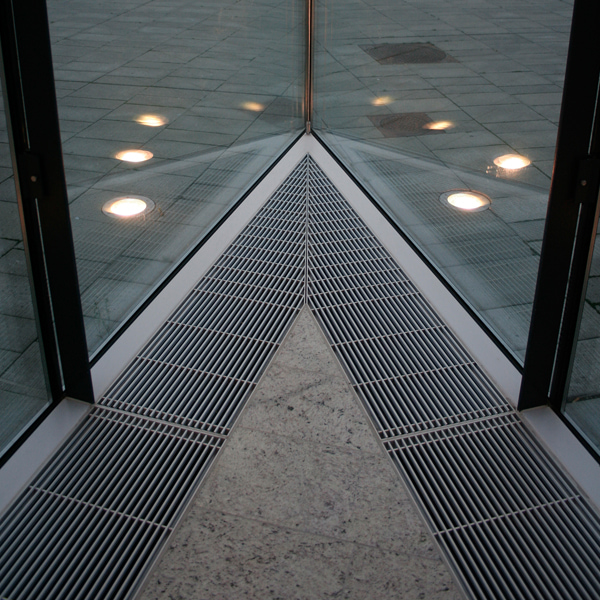 Zdjęcie 9 - Grzejnik dekoracyjny JAGA Mini Canal - ramka typu L 900X190 397W